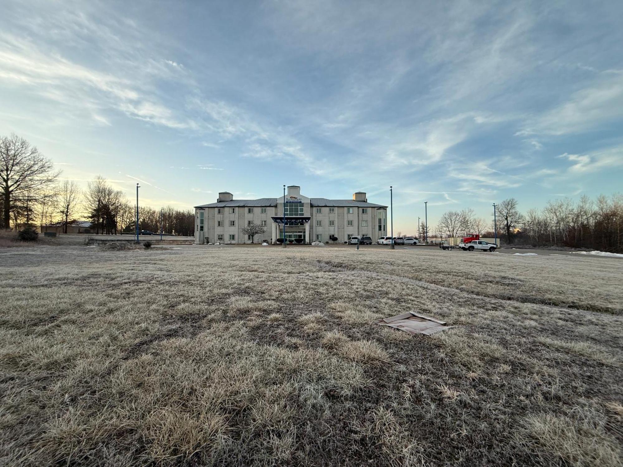 Hotel Baymont By Wyndham Kingdom 2*
