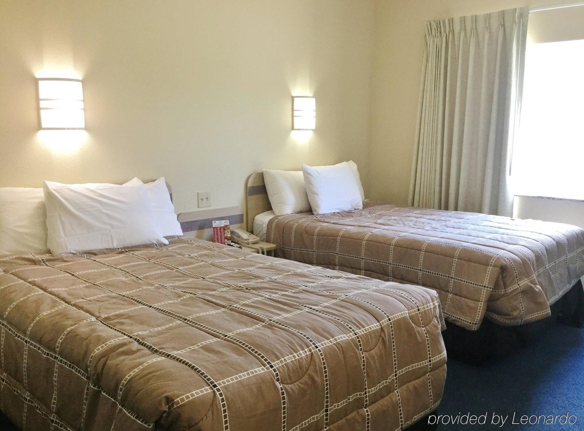 Hotel Baymont By Wyndham Kingdom Kingdom City